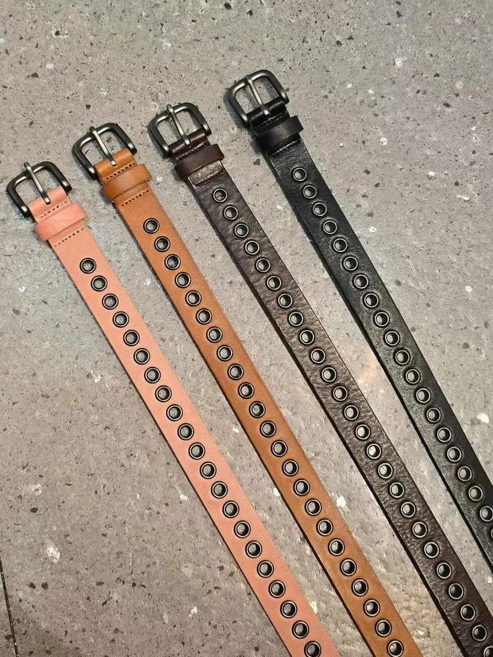 Tonal Buckle Flexible Leather Belt