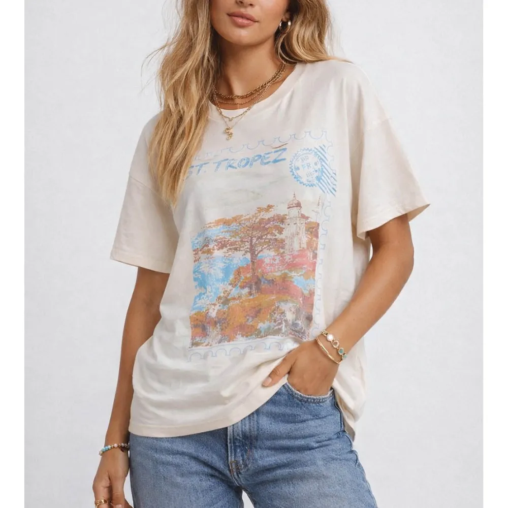 Chic Travel Graphic Pullover Short Sleeves T-shirt