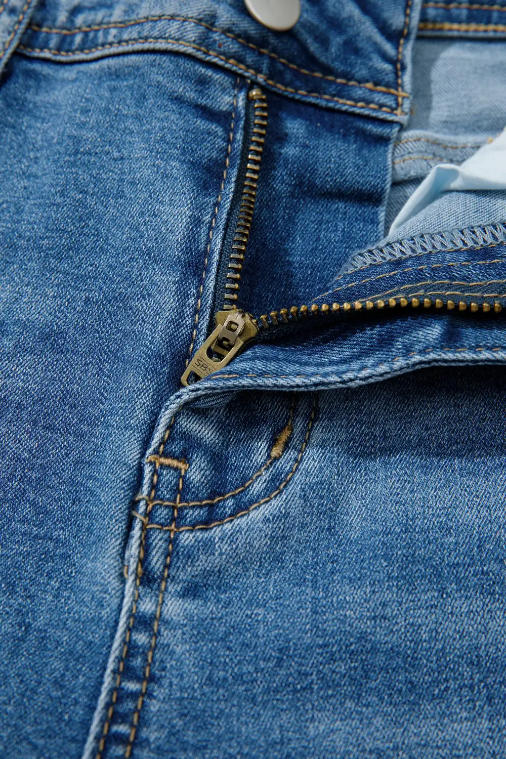 Refined Relaxed Washed Pocketed Straight Leg Jeans