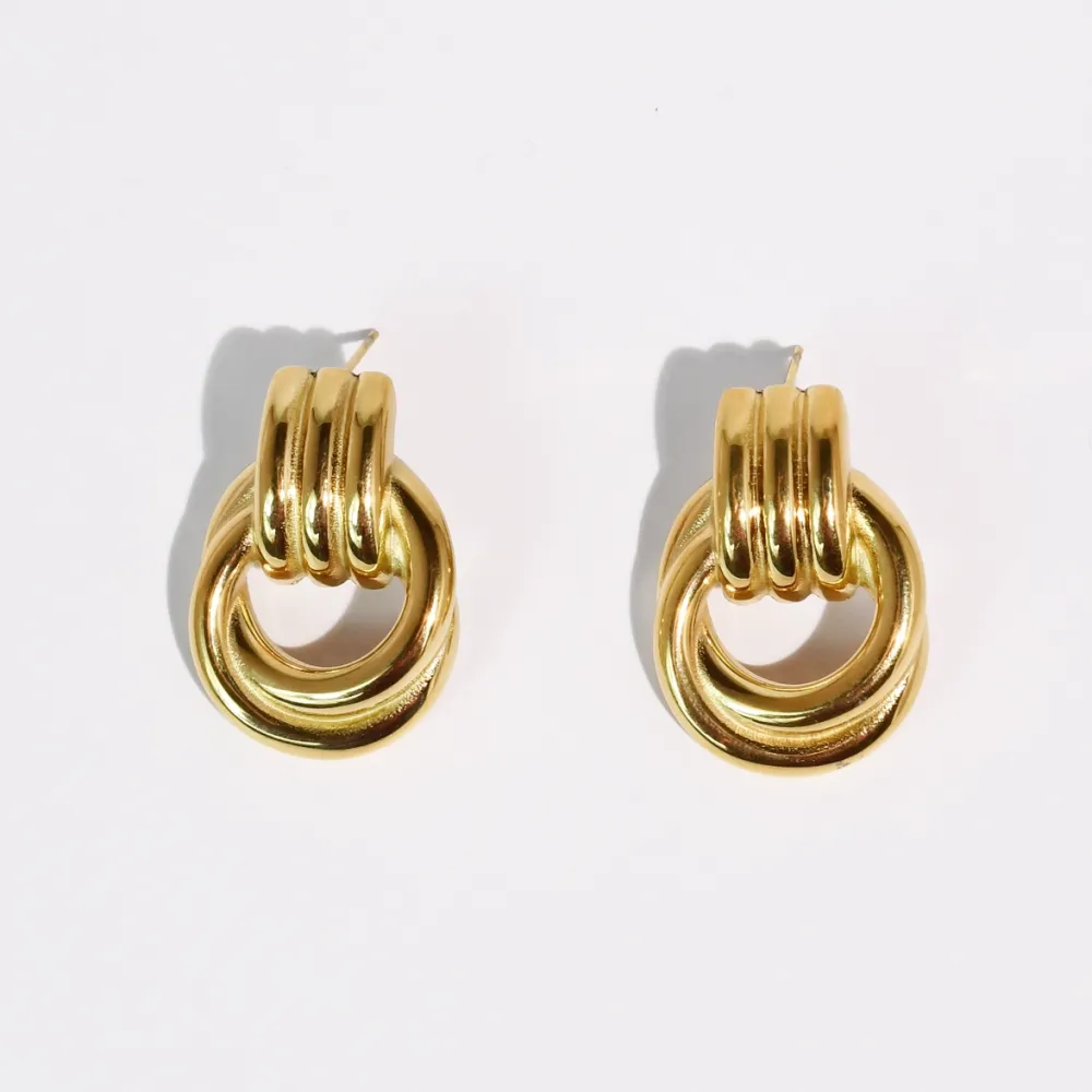 Minimal Refined Stud Earrings