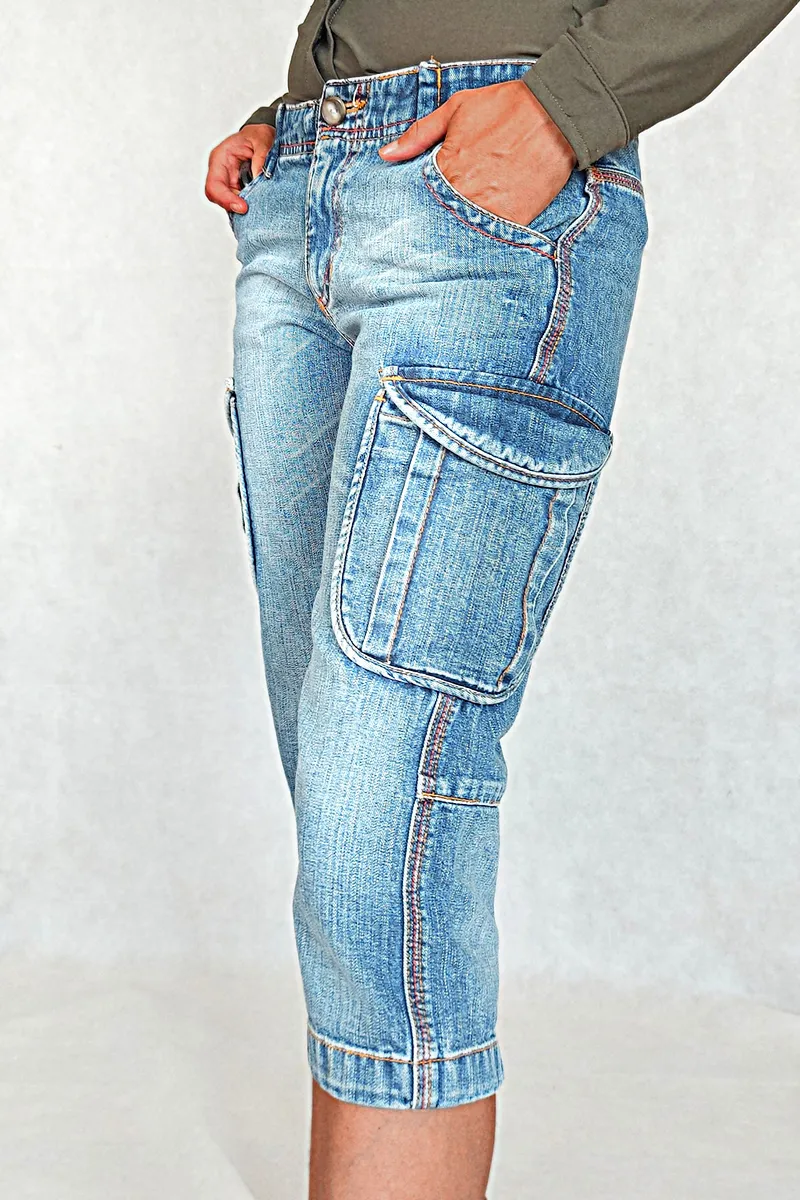 Flap Pocket Low Rise Capri Jeans