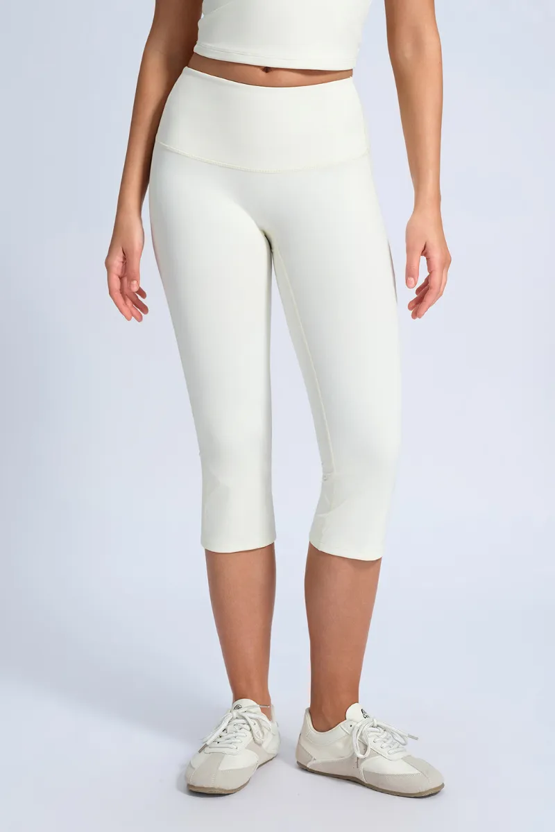 Sculpting Slim-Fit Capri Leggings