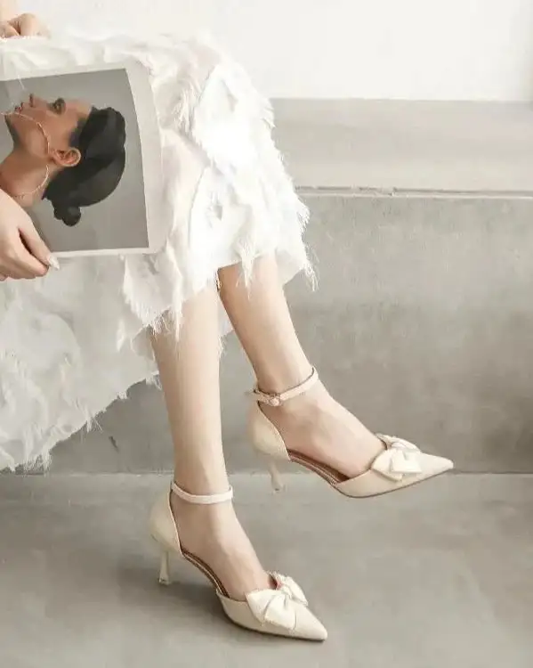 Bow-Detail Buckle-Detail Pointed-Toe Pumps