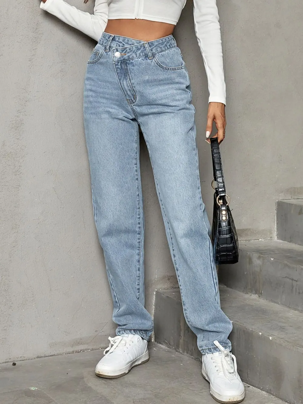 Refined Washed Pocketed Stretch Straight Leg Jeans