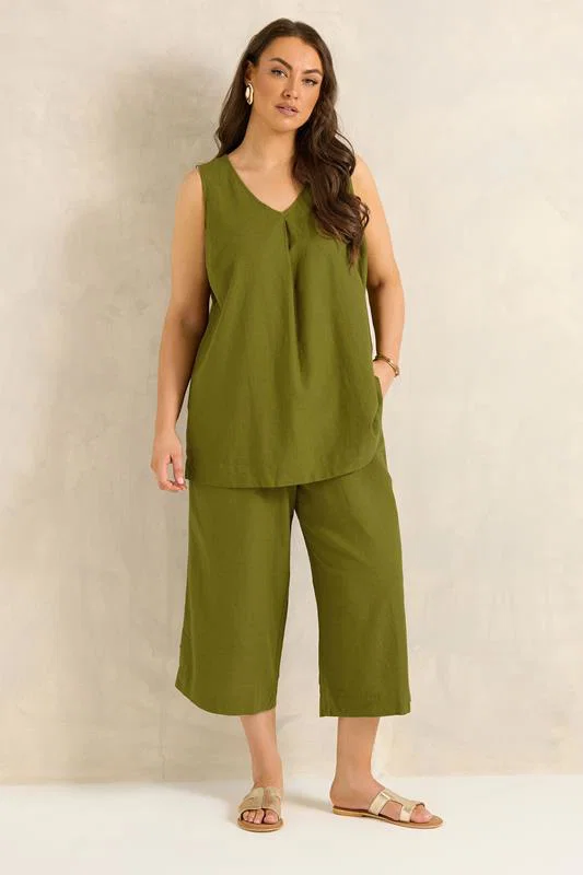Set Green Linen Vest & Trouser detail 1