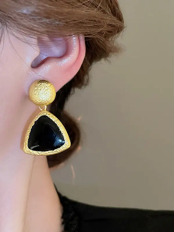 Expressive Leaf Drop Earrings