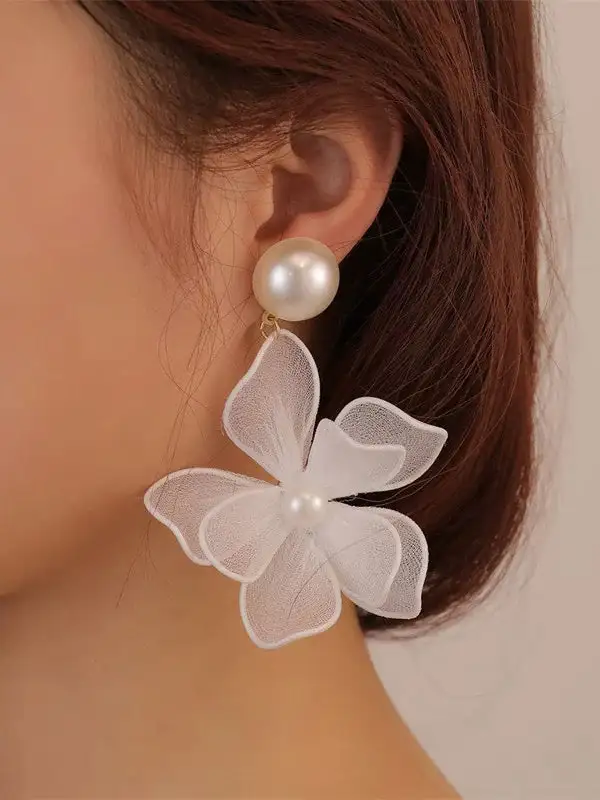 Minimal Openwork Accent Earrings