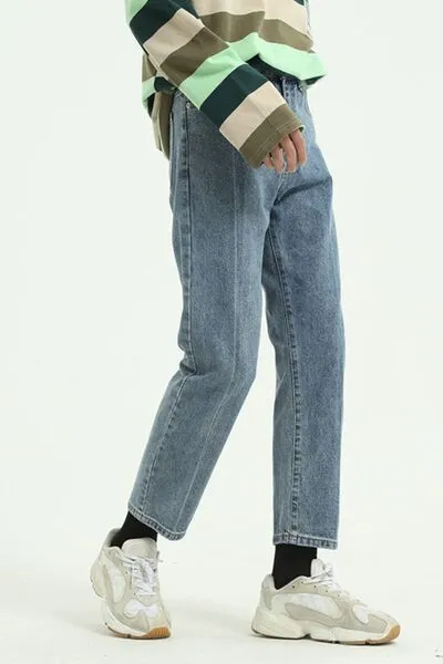 Understated Washed Pocketed Stretch Straight Leg Jeans