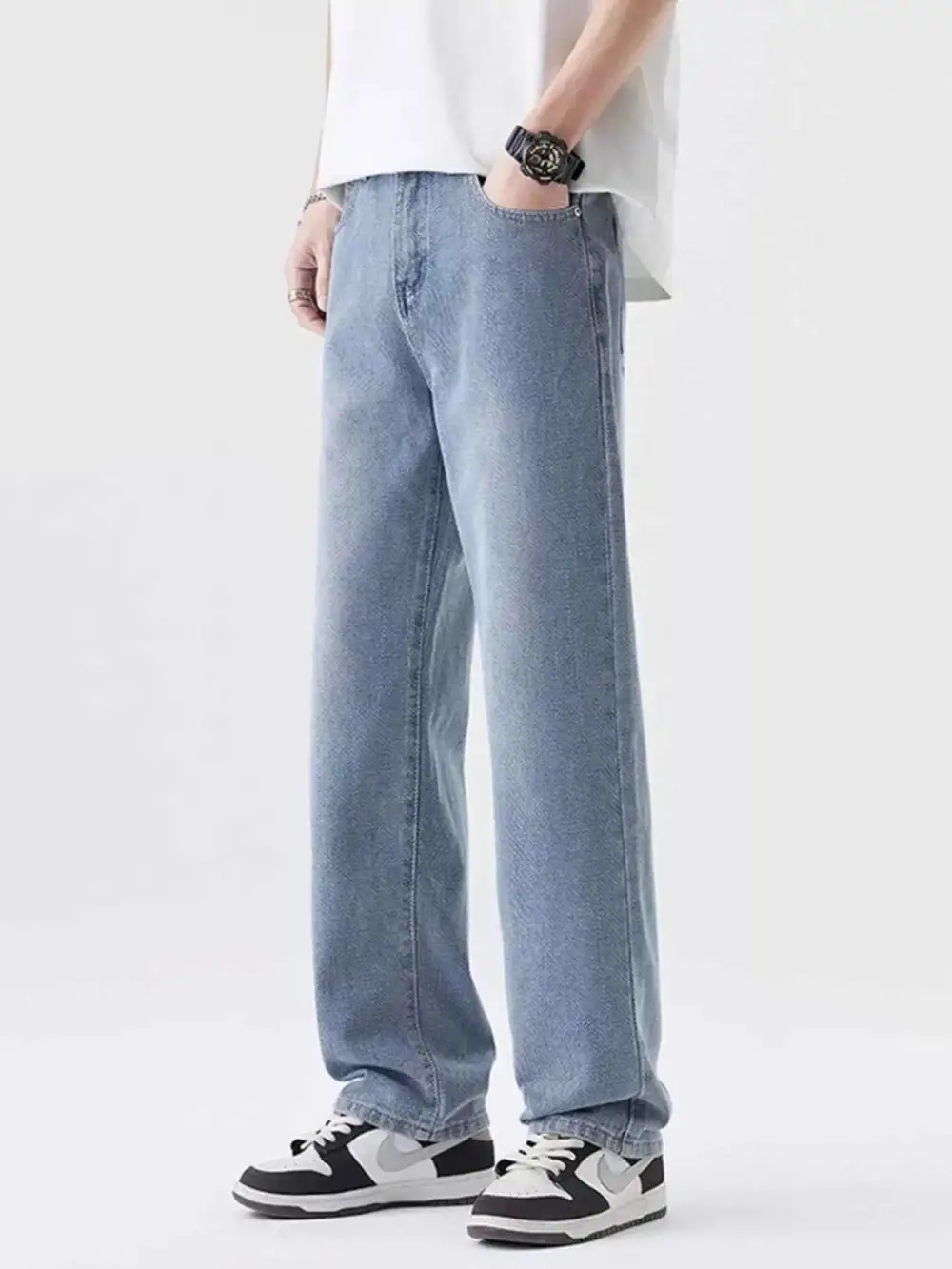 Relaxed Wide Leg Jeans