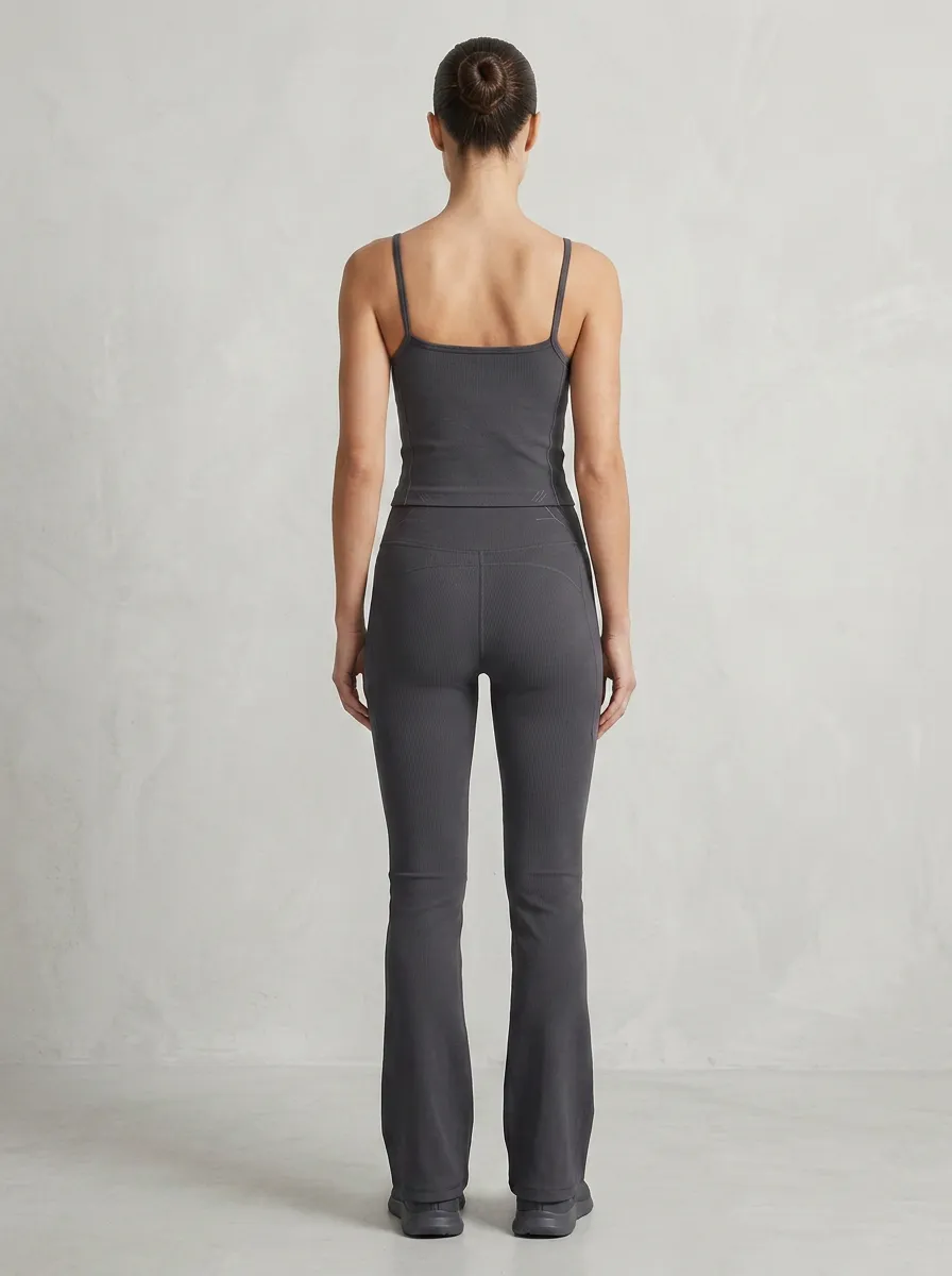 Workout Studio-Look Women's Tank Top Flare Pants Active Set