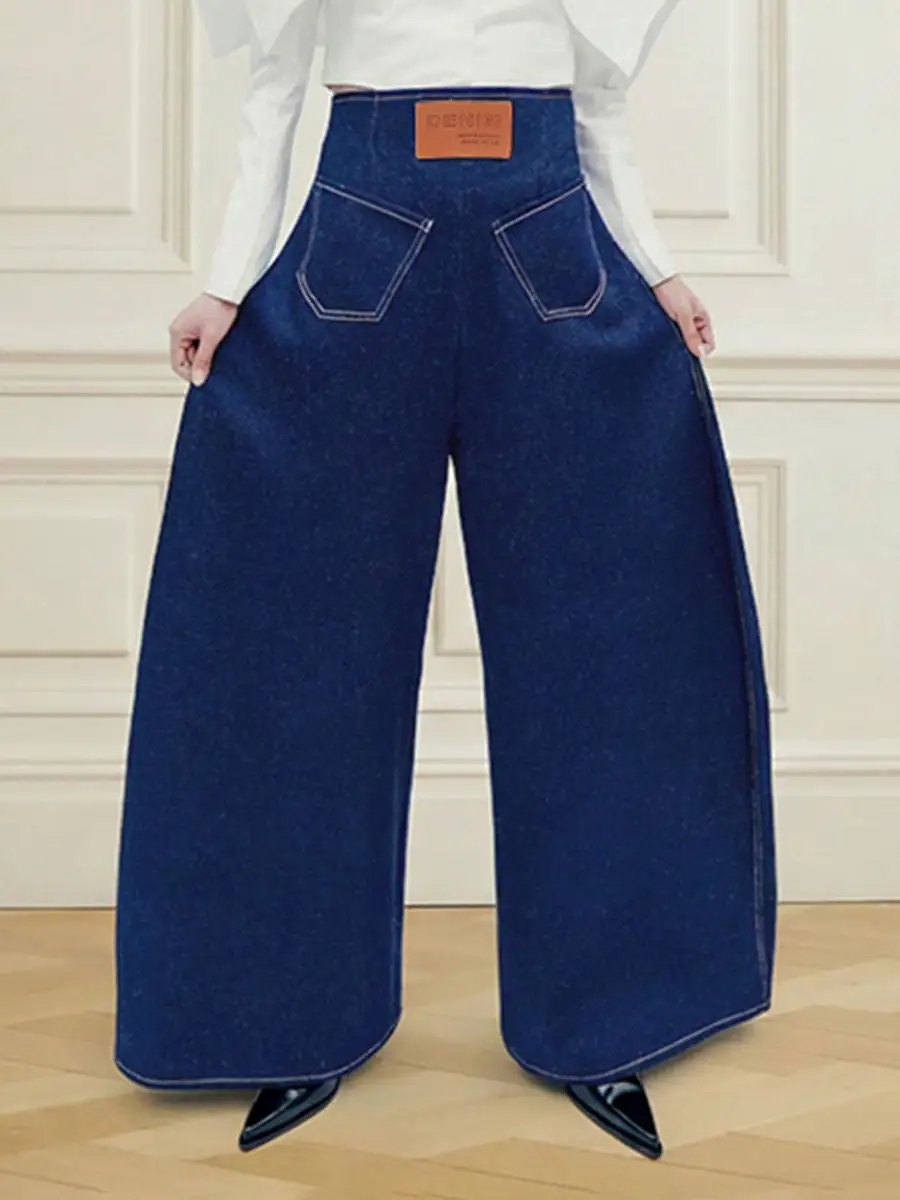 Minimal High Waist Relaxed Fit Wide Leg Elastic Waist Zip Detail Pocket Jeans