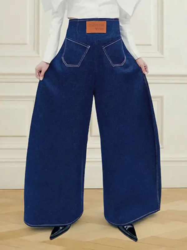 Minimal High Waist Relaxed Fit Wide Leg Elastic Waist Zip Detail Pocket Jeans