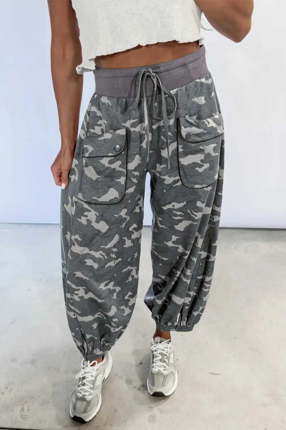 Drawstring Contrast Waistband Camouflage Cargo Barrel Trousers