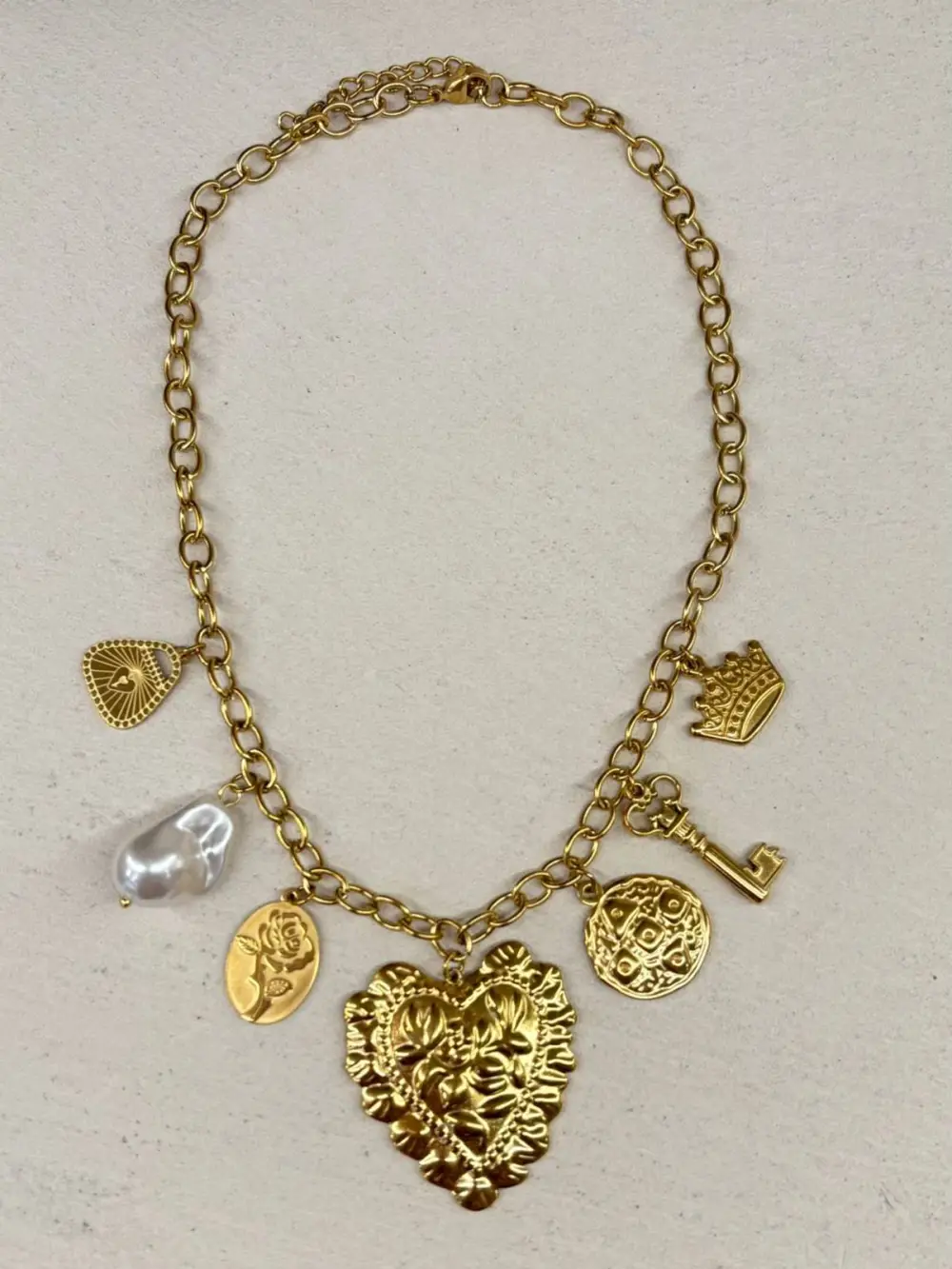 Necklace With Clean Profile