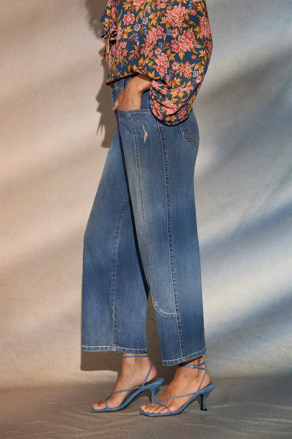 High Rise V-pocket Barely Barrel Petite Jeans Front