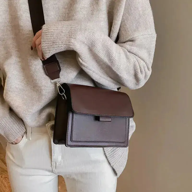 Modern Texture: Alligator-Embossed PU Chain-Link Messenger
