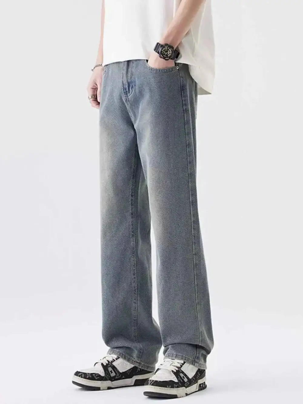 Relaxed Wide Leg Jeans