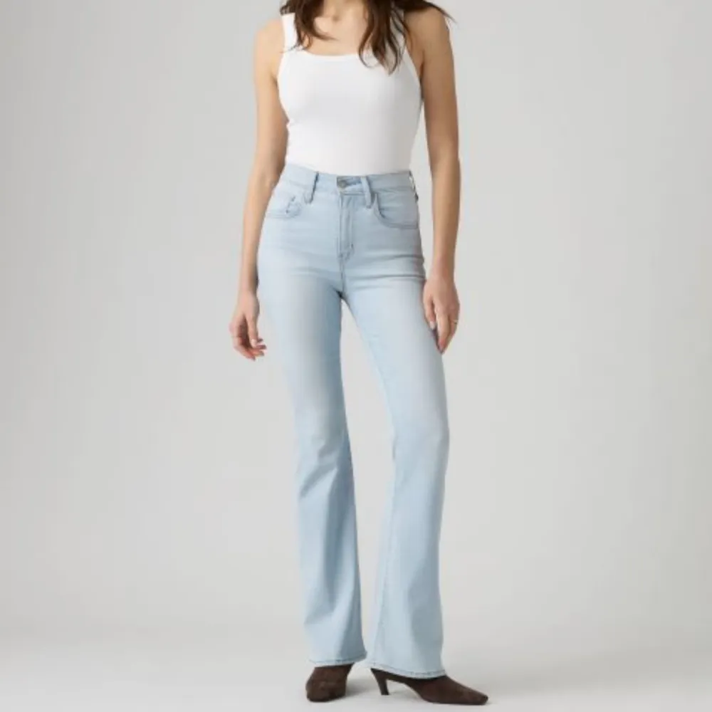 Relaxed Flare High-Rise Women's Jeans