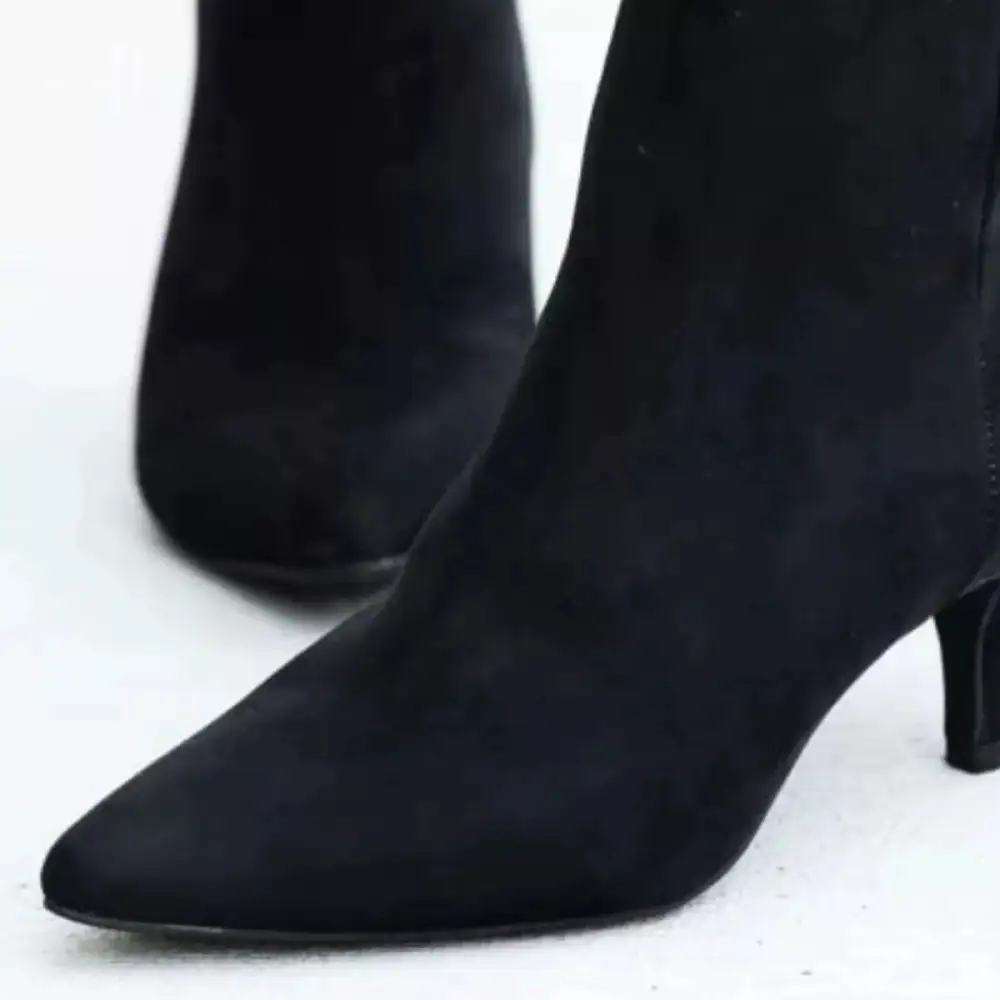 Refined Pointed Toe Kitten Heel Boots