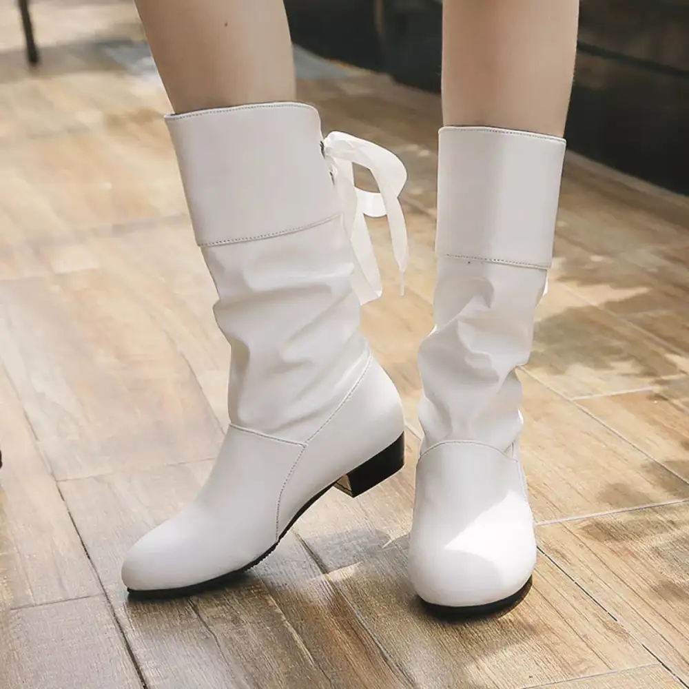 Relaxed Round Toe Block Heel Boots