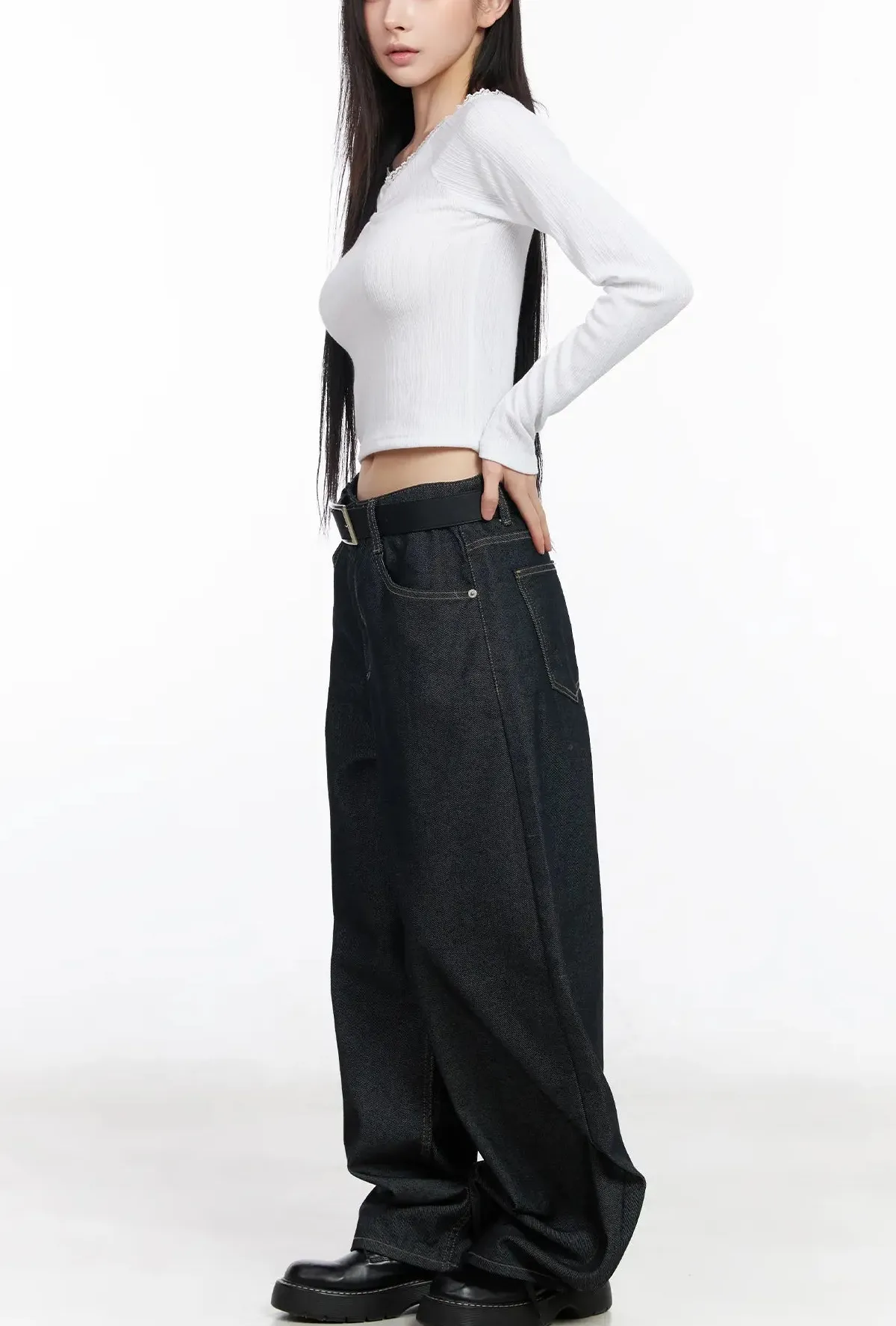 Pocketed Non-Fade Wide Leg Jeans