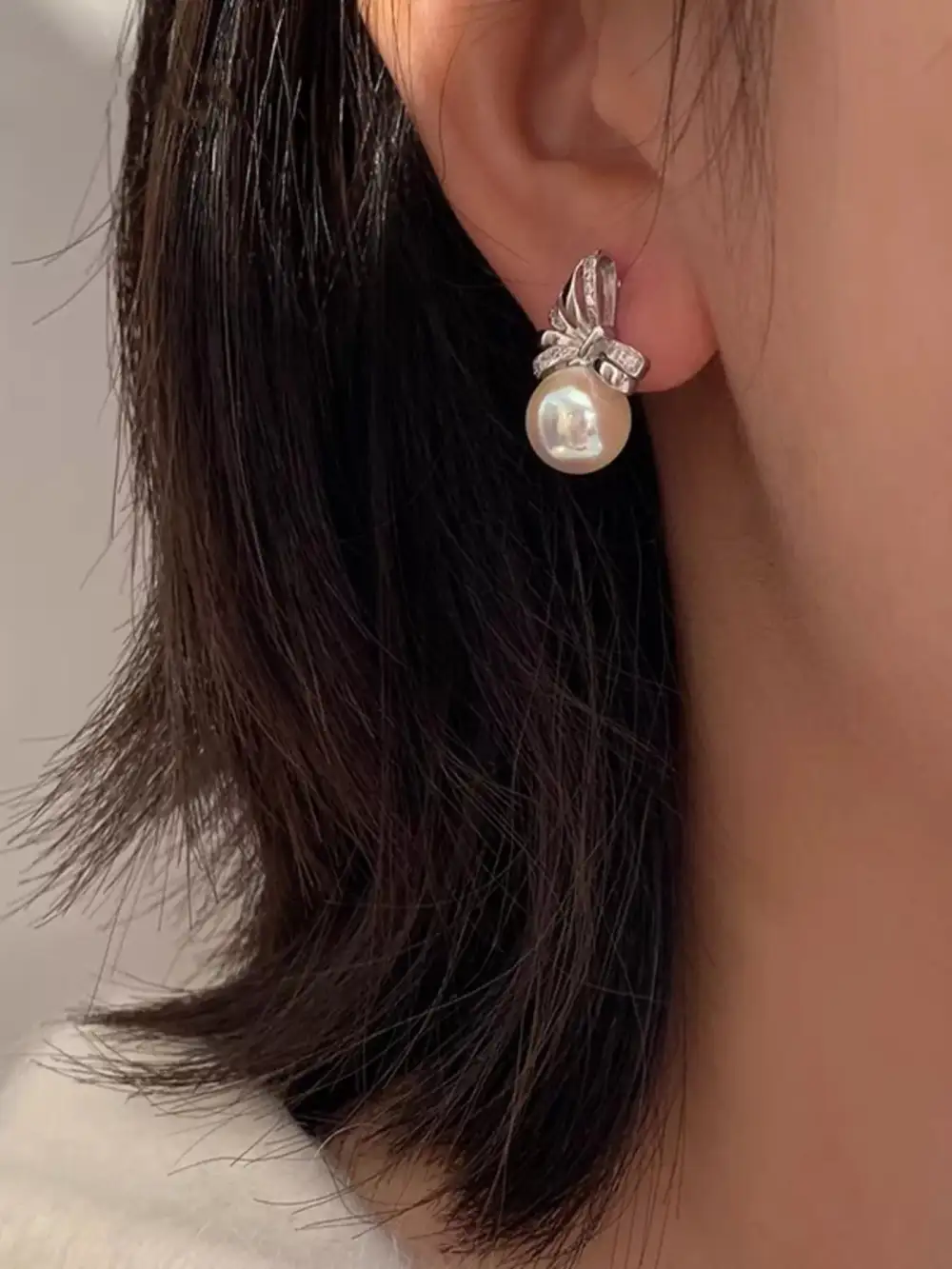 Women's Soft-Edge Pearl Bowknot Drop Earrings