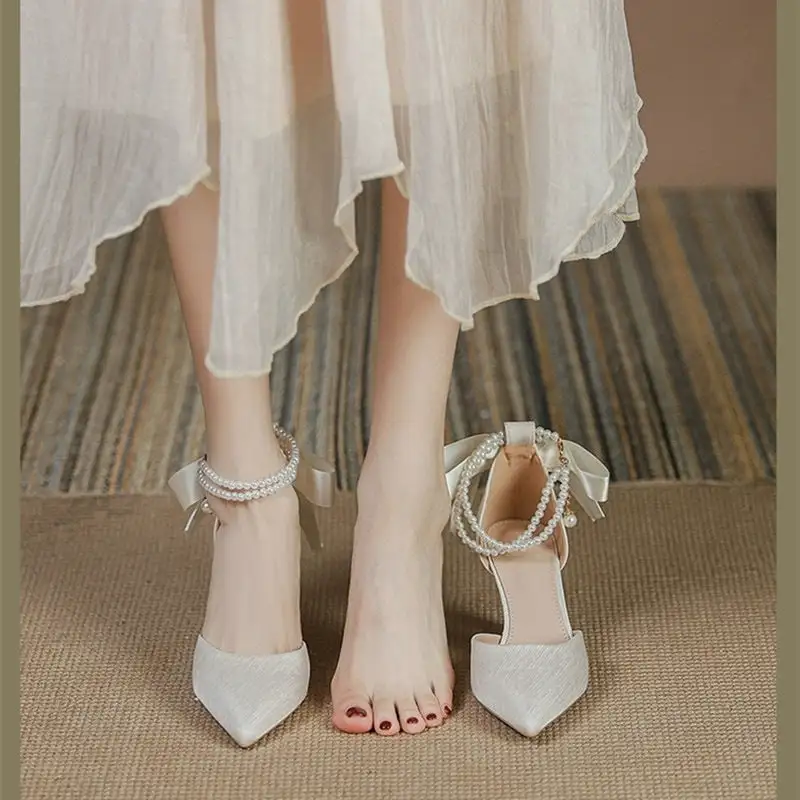 Bow Detail Pointed Toe Sandals