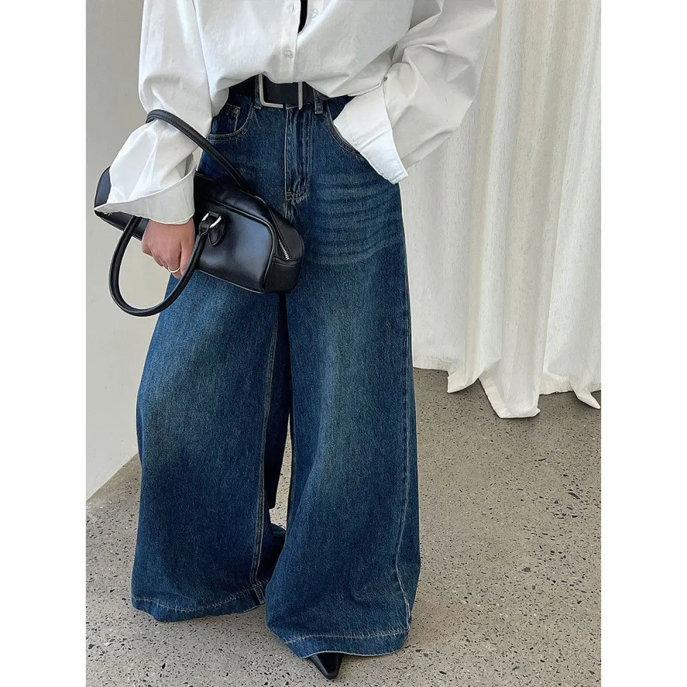 Women's Straight Leg Loose Fit Washed Jeans