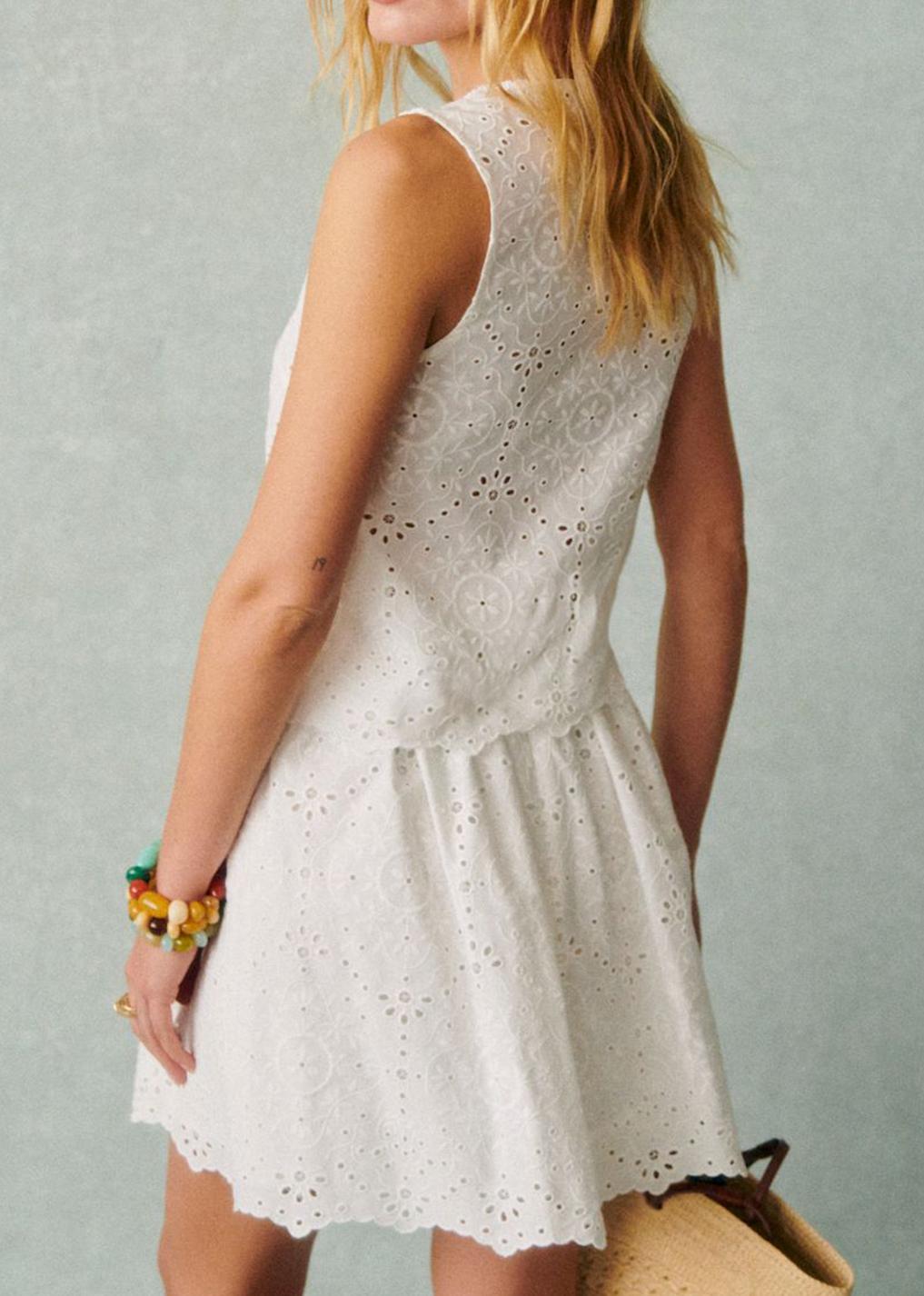 Solid Color Sleeveless Embroidered Top