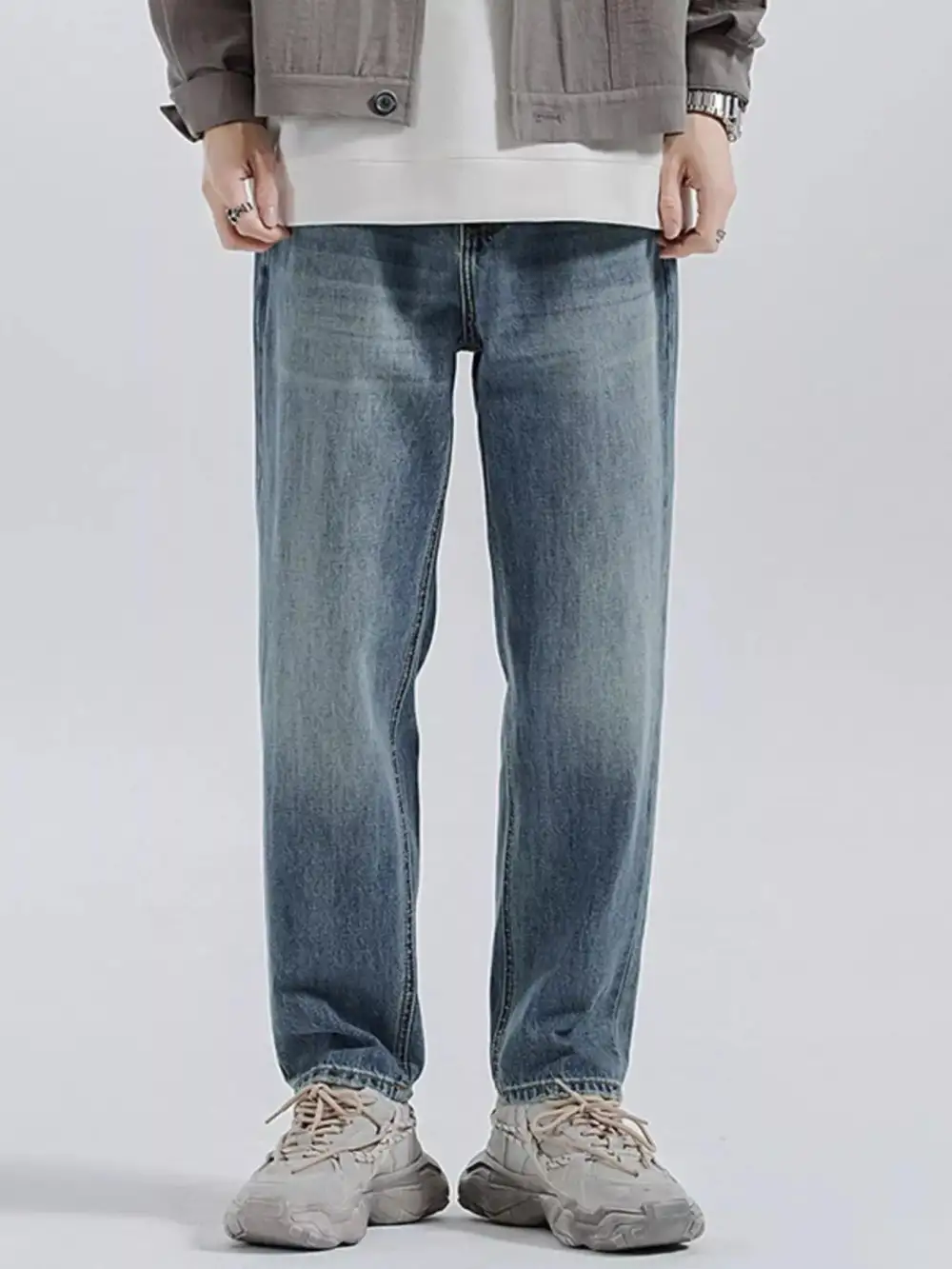 Relaxed Fit Wash Jeans