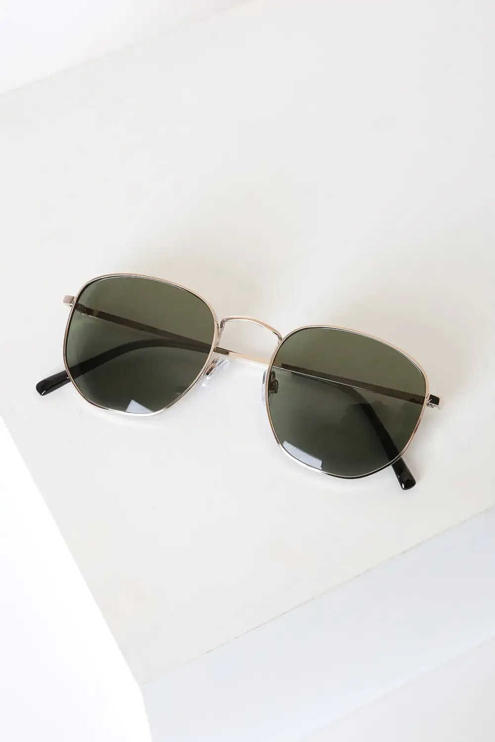 Fashionable And Versatile Golden Hexagonal Sunglasses