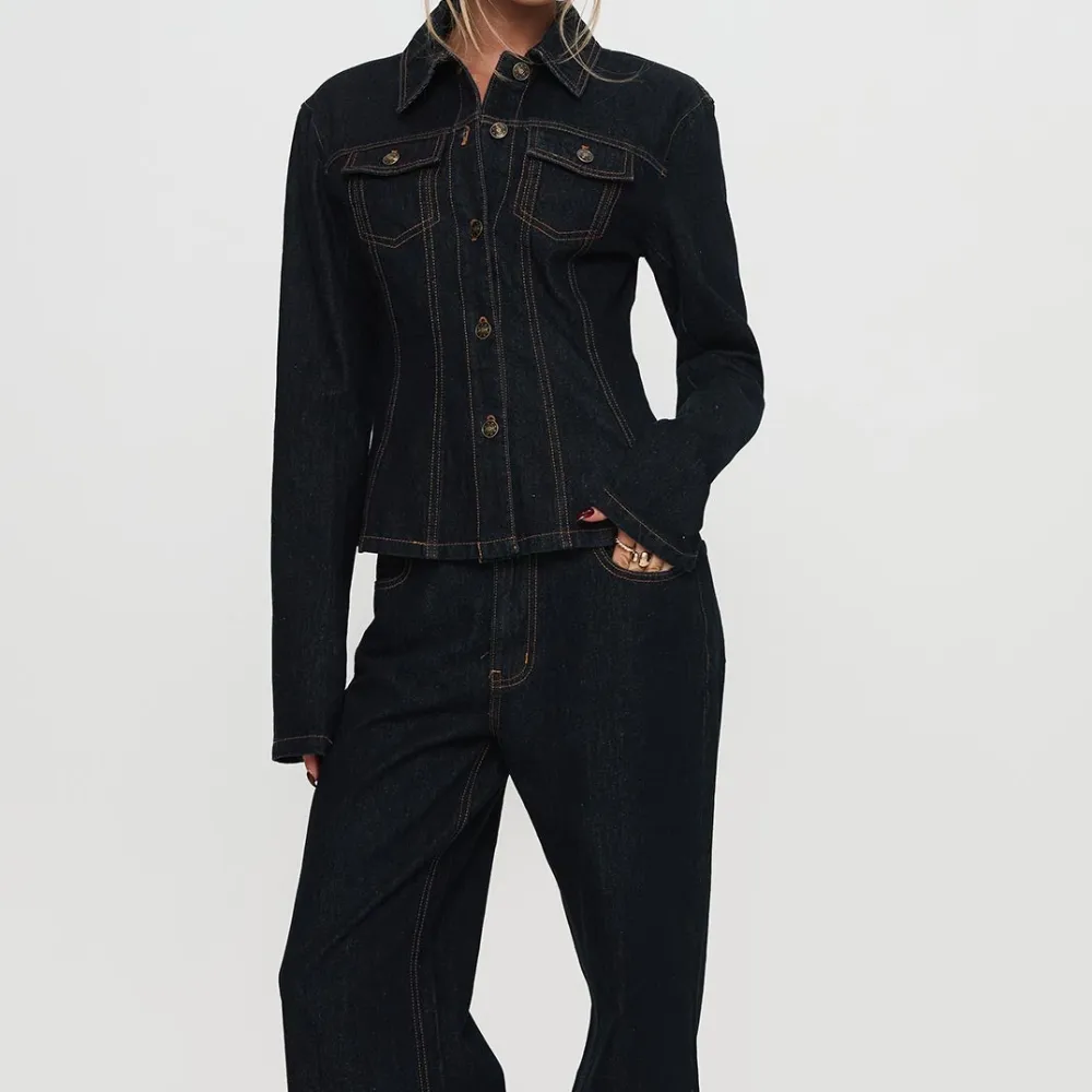 Women’s Collared Denim Jacket