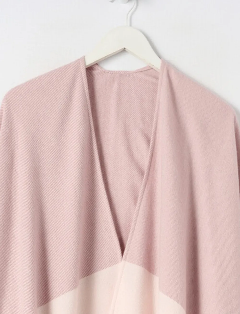 Exquisite And Elegant Color Matching Temperament Scarf