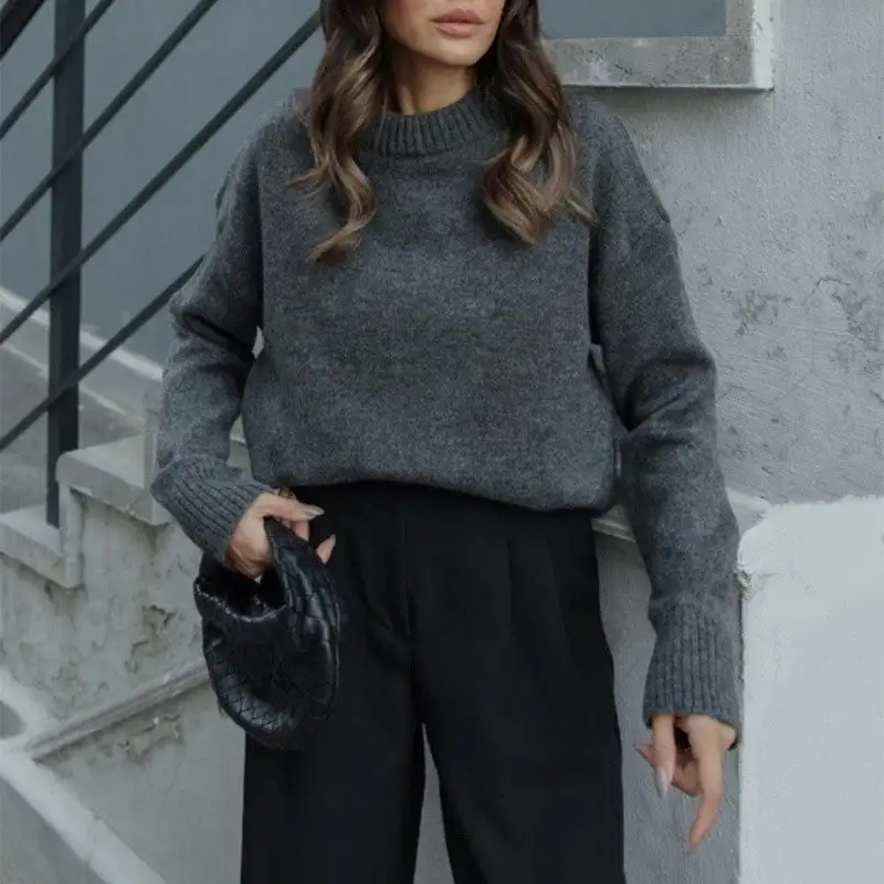 Sculpted Women's Round-Neck Relaxed Sweater