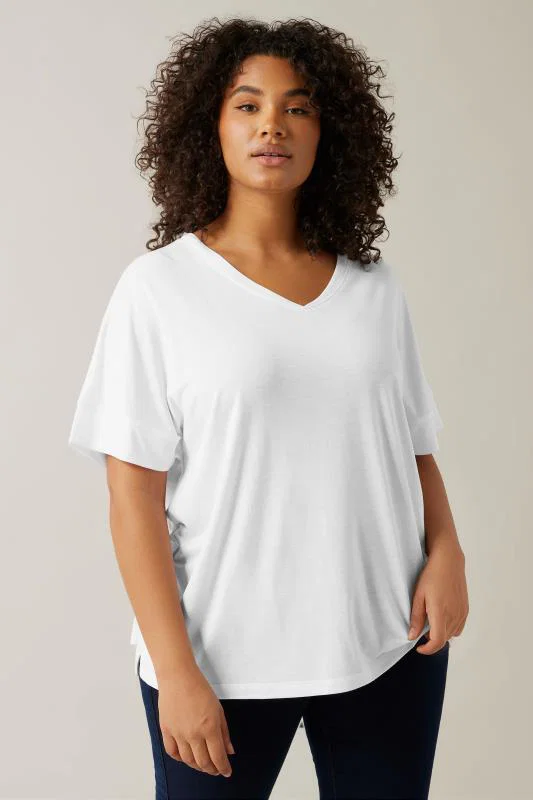 ESSENTIAL 2 PACK Curve White & Black V-Neck Modal Rich T-Shirts detail 1