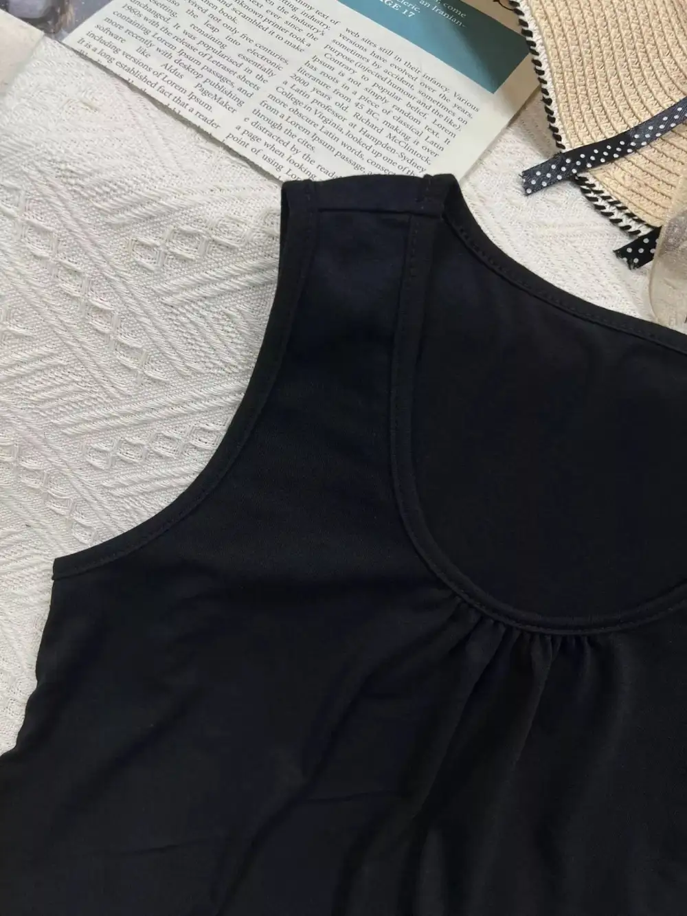 Easygoing Refined Round-Neck Tank Top