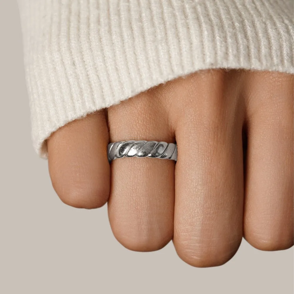 Classic Twisted Ring