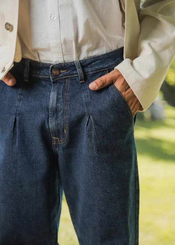 Straight-Leg Pleated Jeans
