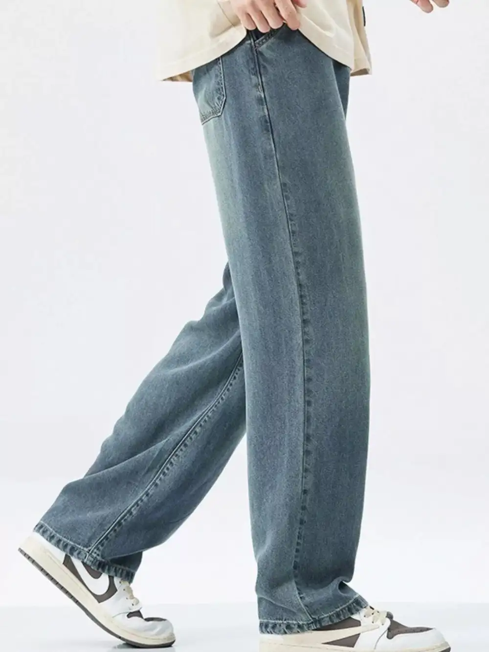 Relaxed Fit Wide Leg Vintage Wash Jeans