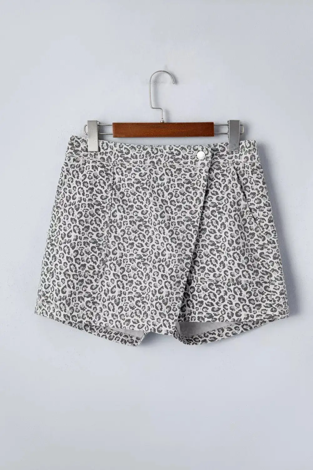Elastic-Waist Pocketed Cotton Leopard-Print Denim Shorts