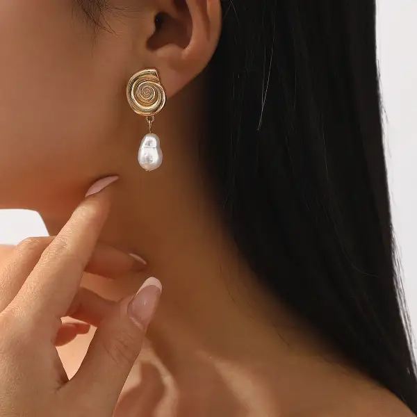 Shell Pearl Earrings