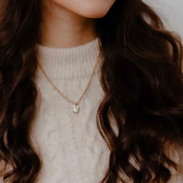 Modern Oval Pendant Necklace
