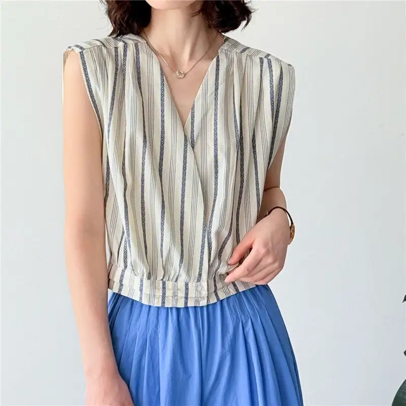 Flowing Loose Sleeveless Shirt With Vertical Stripes