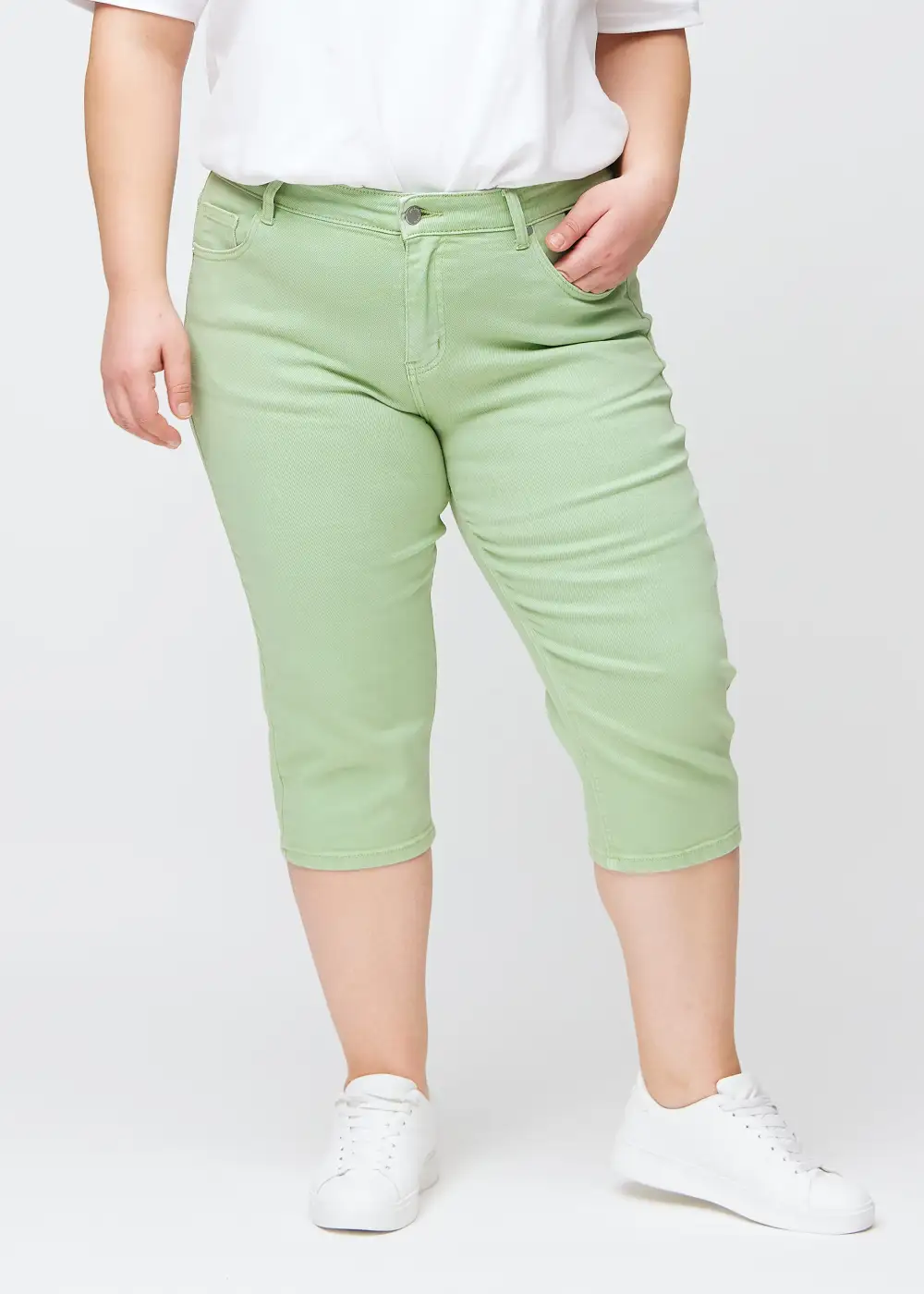 Classic High-Waist Pocketed Slim-Fit Stretch-Fabric Capri Trousers