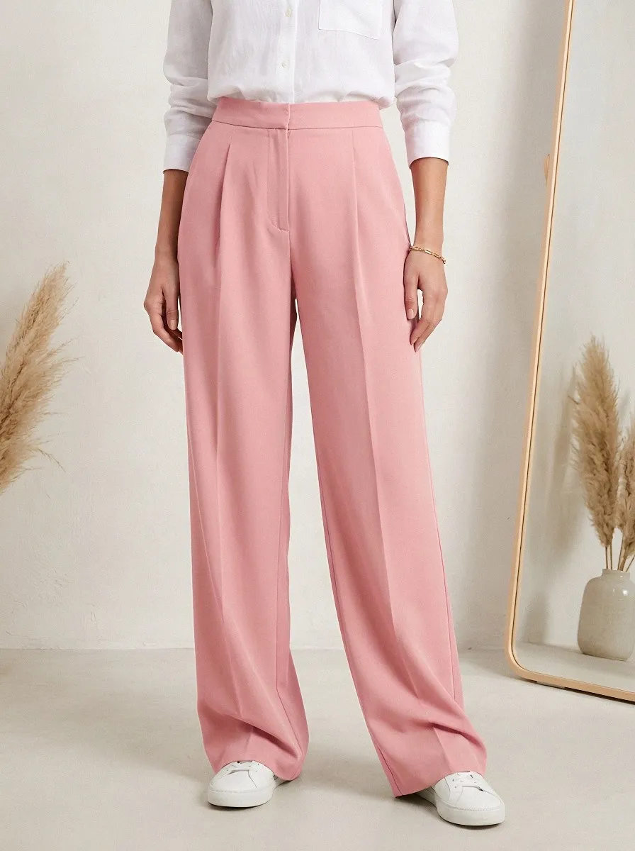 Relaxed Women's Wide-Leg Trousers