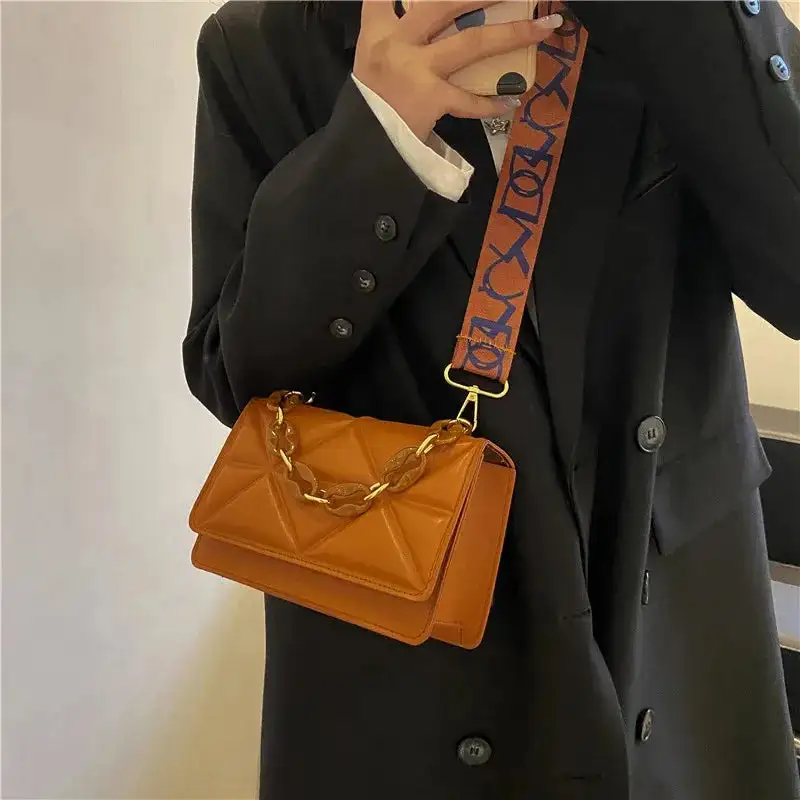 Contemporary Edge: Korean Style Iron Splicing Chain Messenger Bag