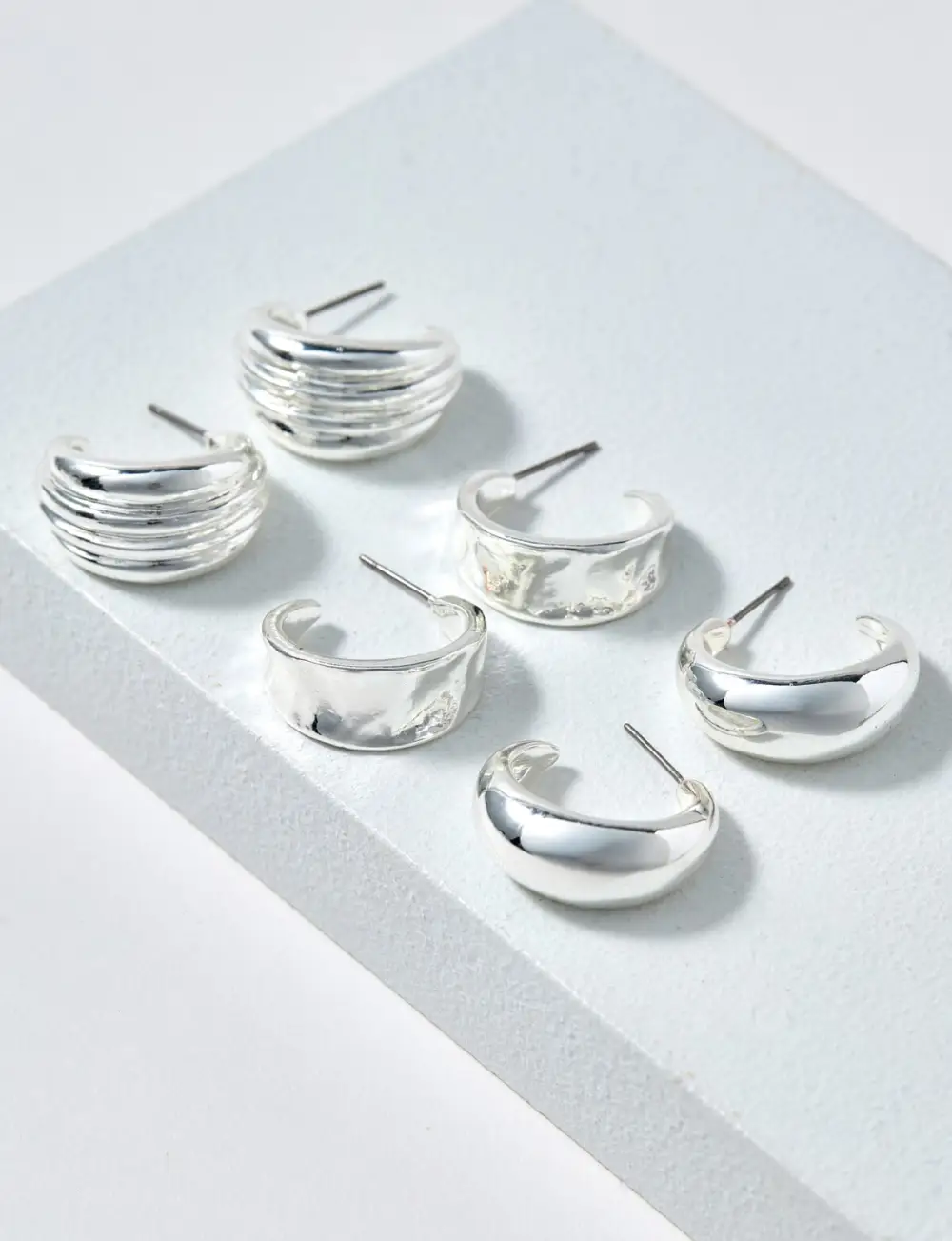 Three-Piece Earrings With Geometric Minimalist Lines