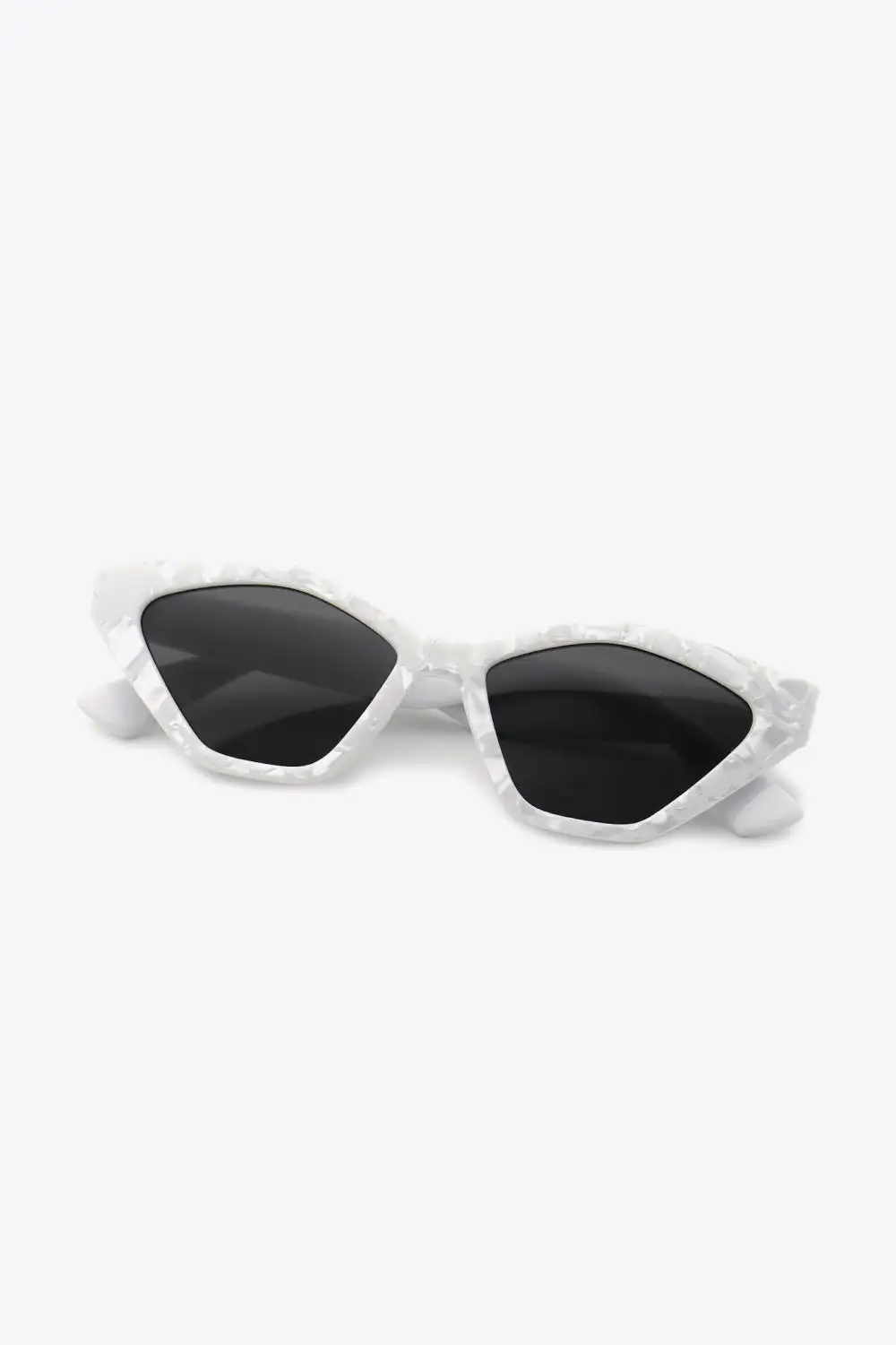 Polished Cat Eye Frame Sunglasses