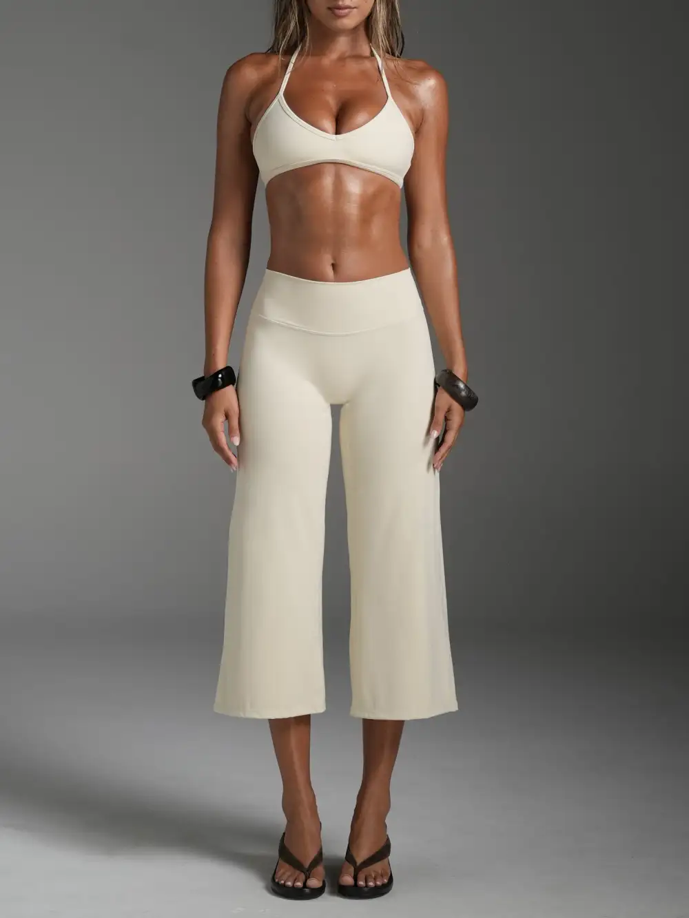 Refined Wide-Leg Scrunch-Detail Sculpting Capri Leggings
