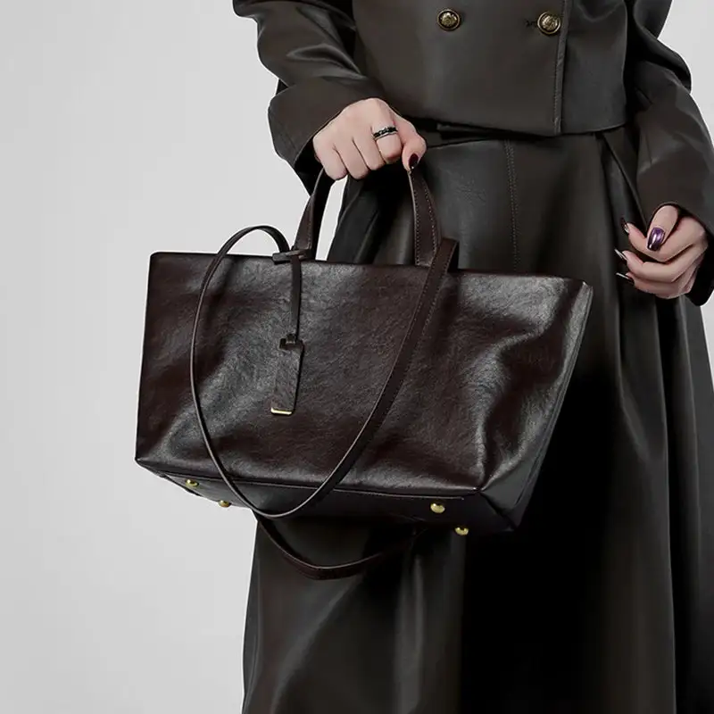 Modern Essential: Genuine Leather Large-Capacity Shoulder Bag